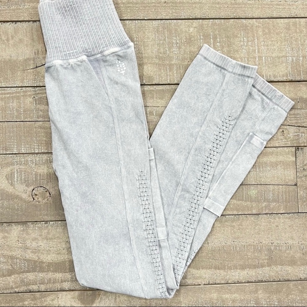 NWOT FREE PEOPLE MOVEMENT GOOD KARMA HIGH RISE 7/8 LEGGINGS AND LONG SLEEVE TOP - Picture 9 of 16